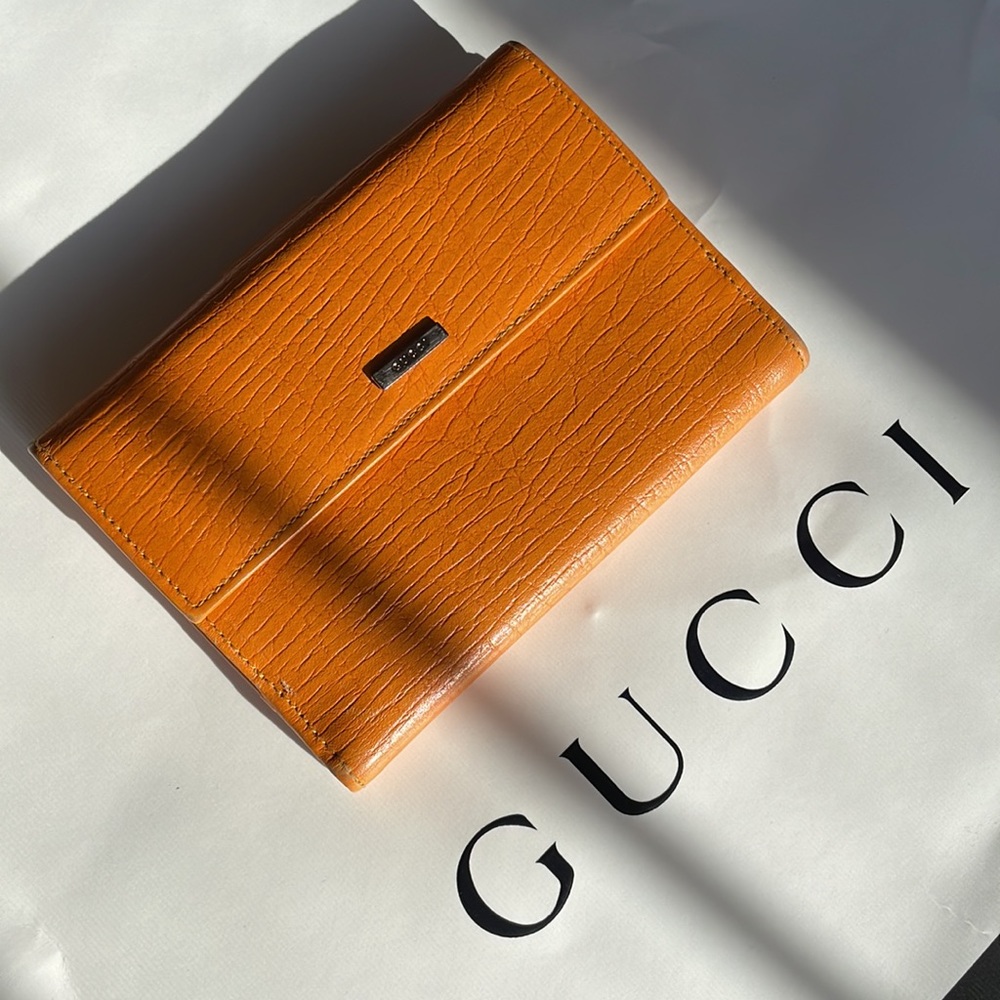 Vintage orange textured leather bi-fold wallet - Picture 2 of 16
